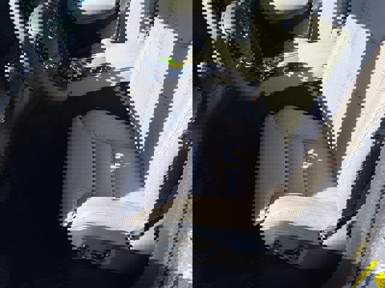 New 2026 Volvo XC90 B6 Ultra w/ Protection Package Premier image 16