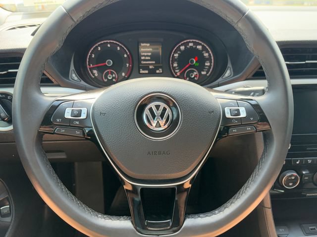 Used 2022 Volkswagen Passat 2.0T SE FWD image 11