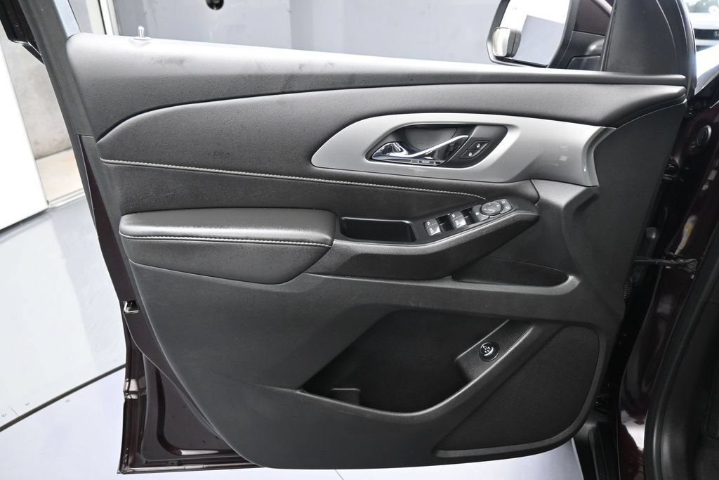 Used 2022 Chevrolet Traverse LT w/ LPO, Floor Liner Package FWD image 13