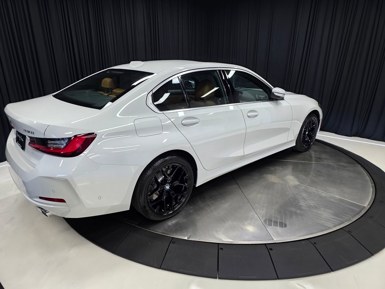 Used 2025 BMW 330i xDrive Sedan w/ Premium Package AWD/4WD image 12
