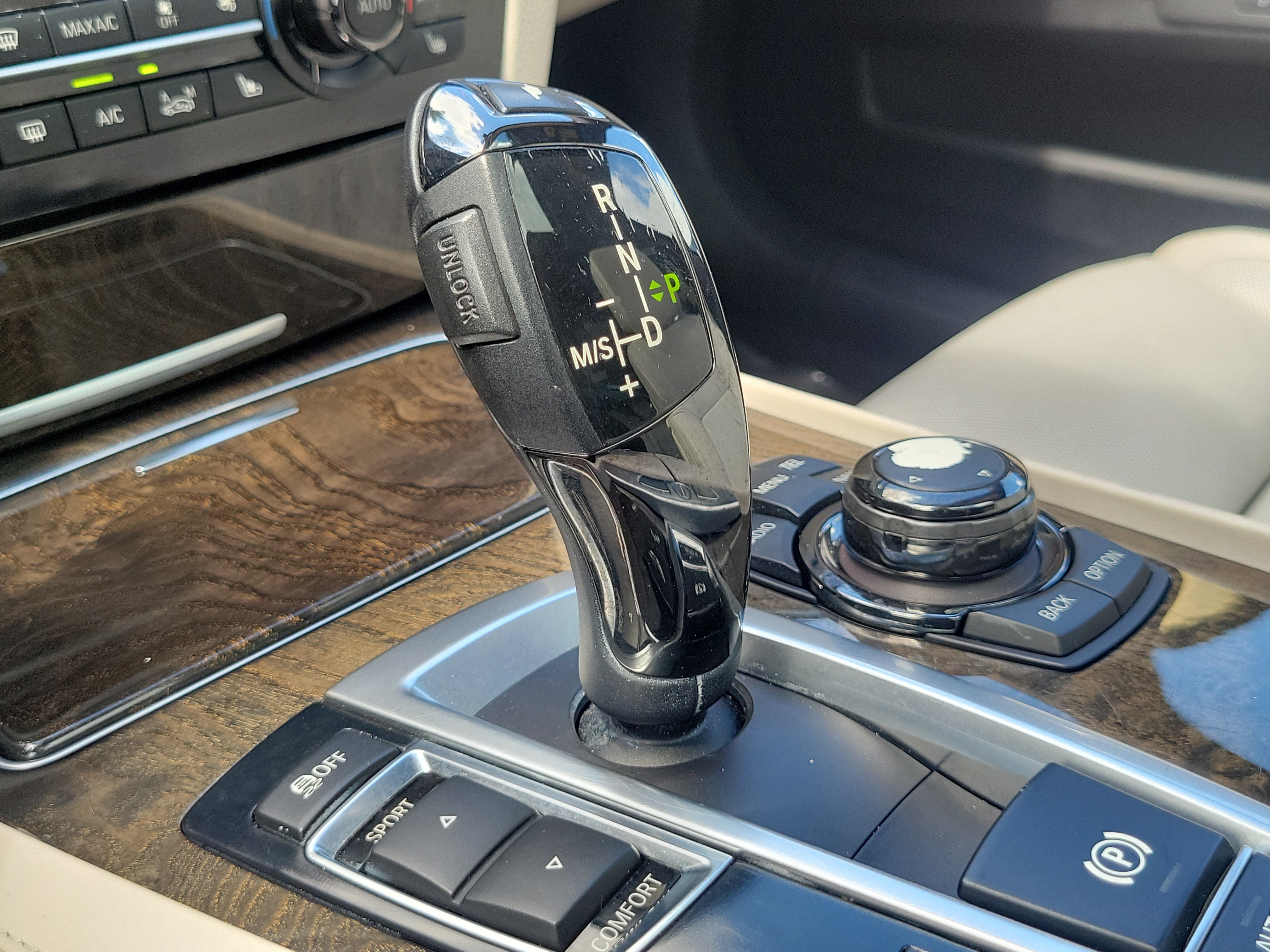 Used 2013 BMW 750Li xDrive AWD/4WD image 21