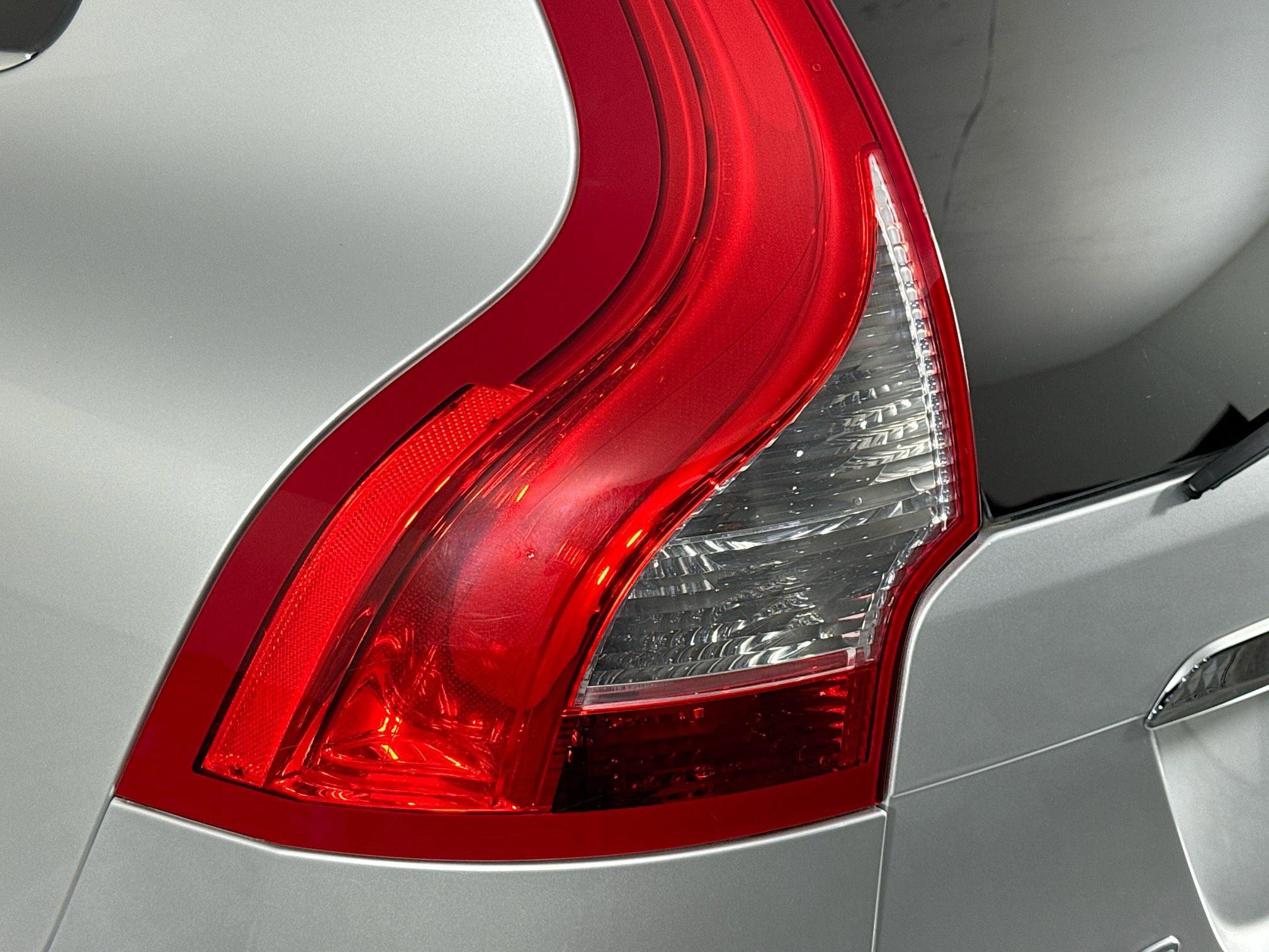 Used 2016 Volvo XC60 T5 Platinum w/ Protection Package image 35