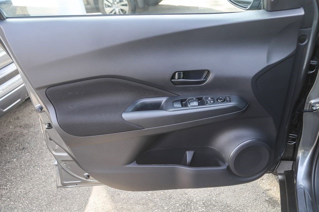 Certified 2025 Nissan Kicks Play S image 19