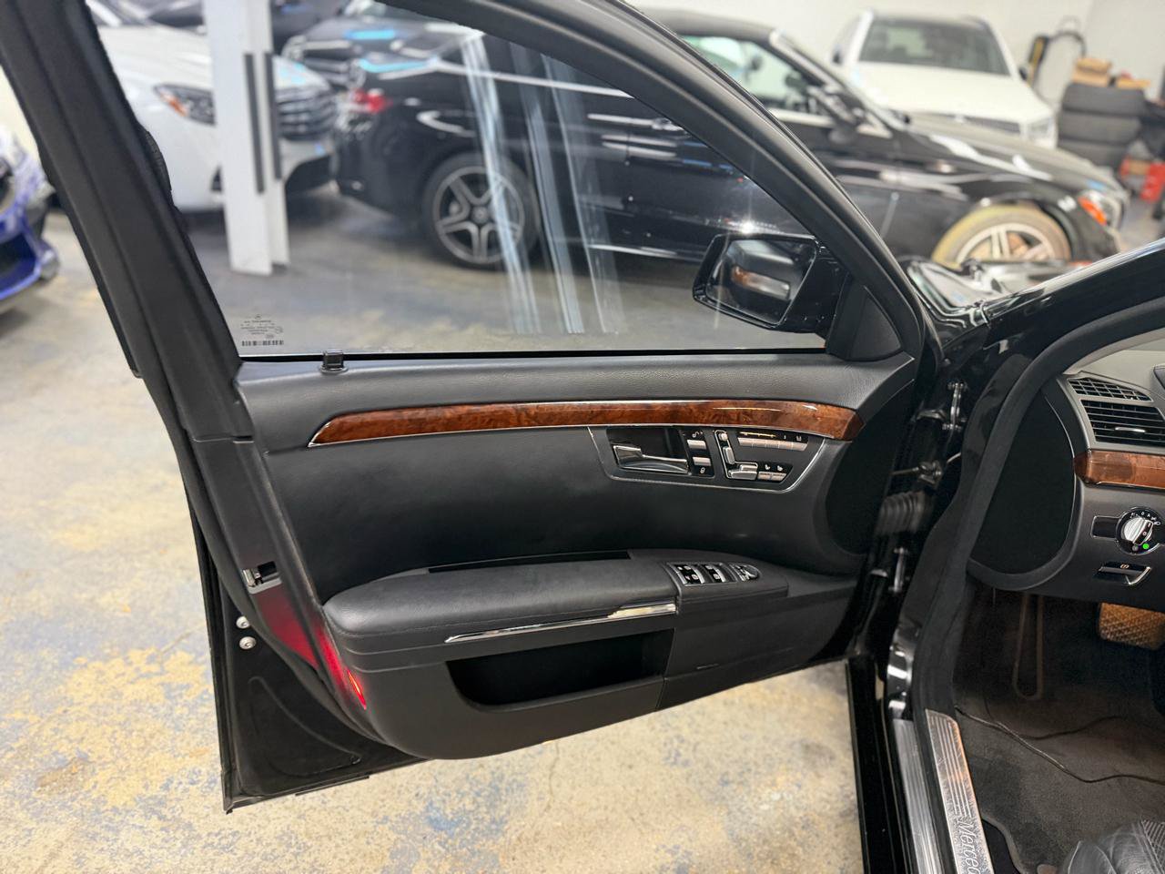 Used 2010 Mercedes-Benz S 550 4MATIC image 12