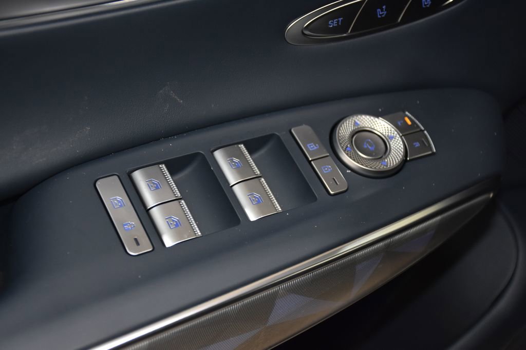 New 2025 Genesis GV70 3.5T Sport w/ Sport Advanced Package image 17