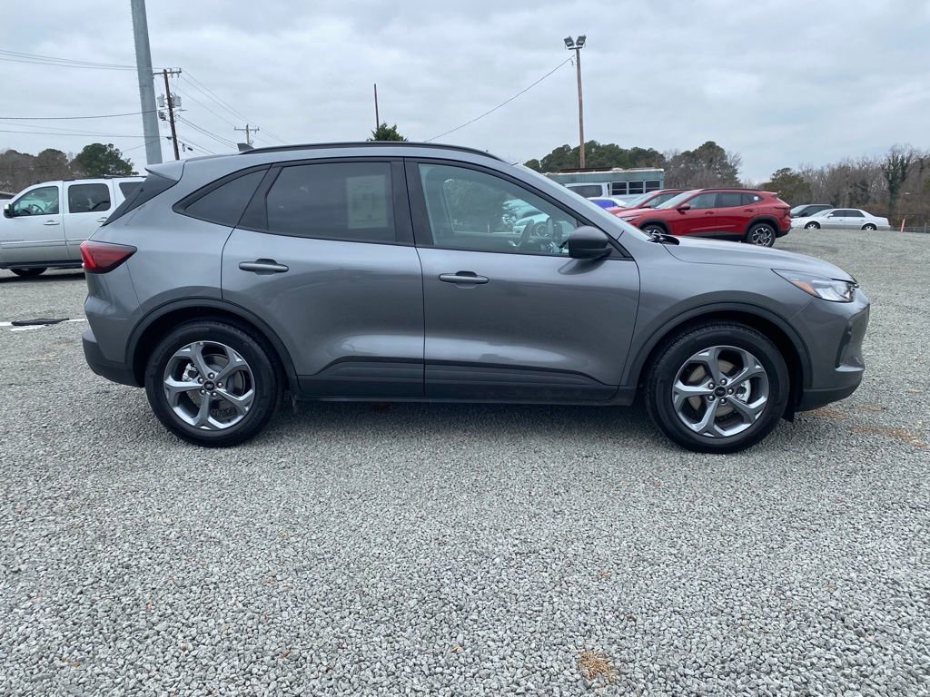 Used 2025 Ford Escape ST-Line image 2
