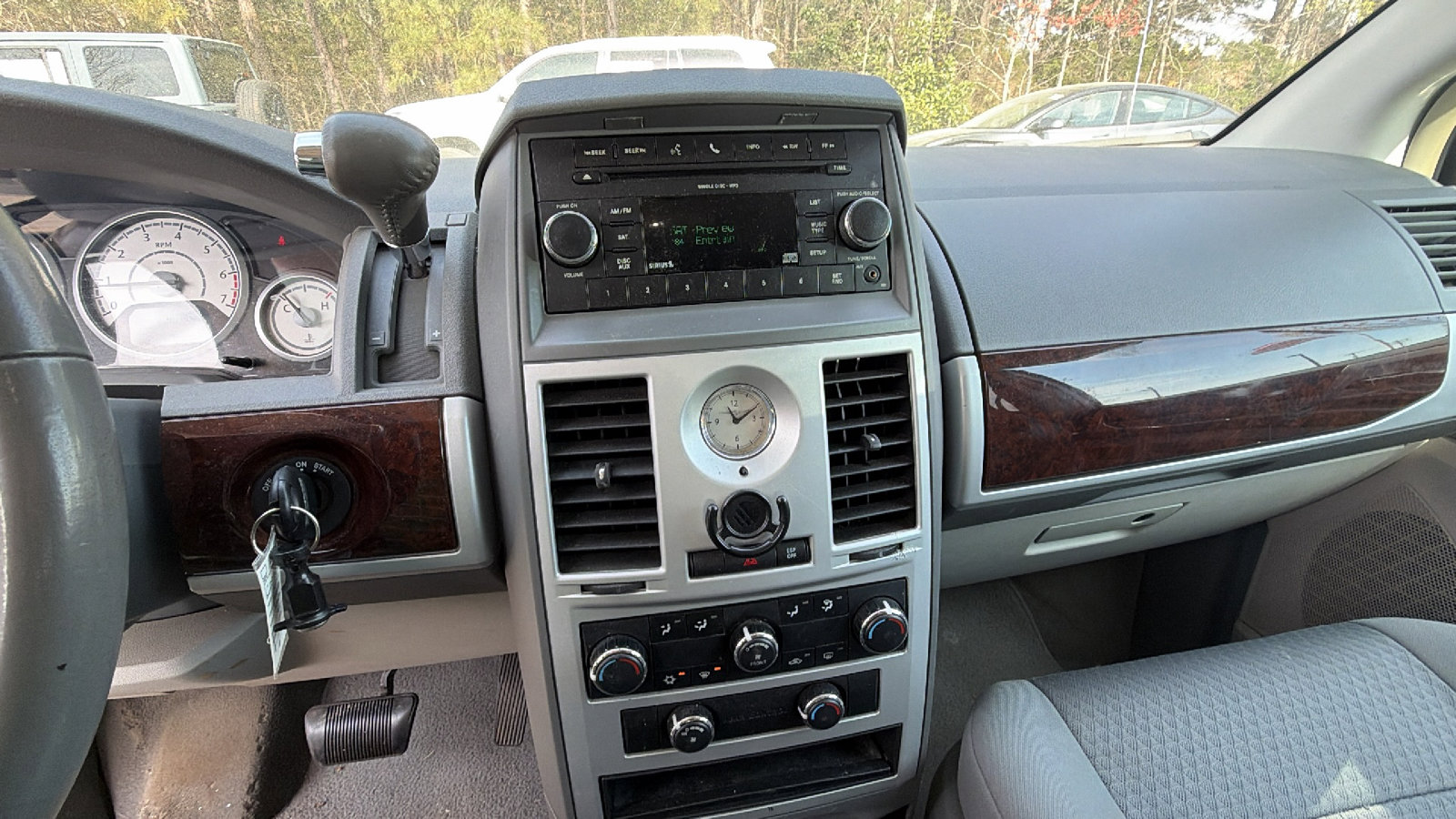 Used 2010 Chrysler Town & Country Touring image 30