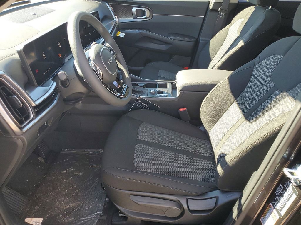 Used 2025 Kia Sorento LX FWD image 5