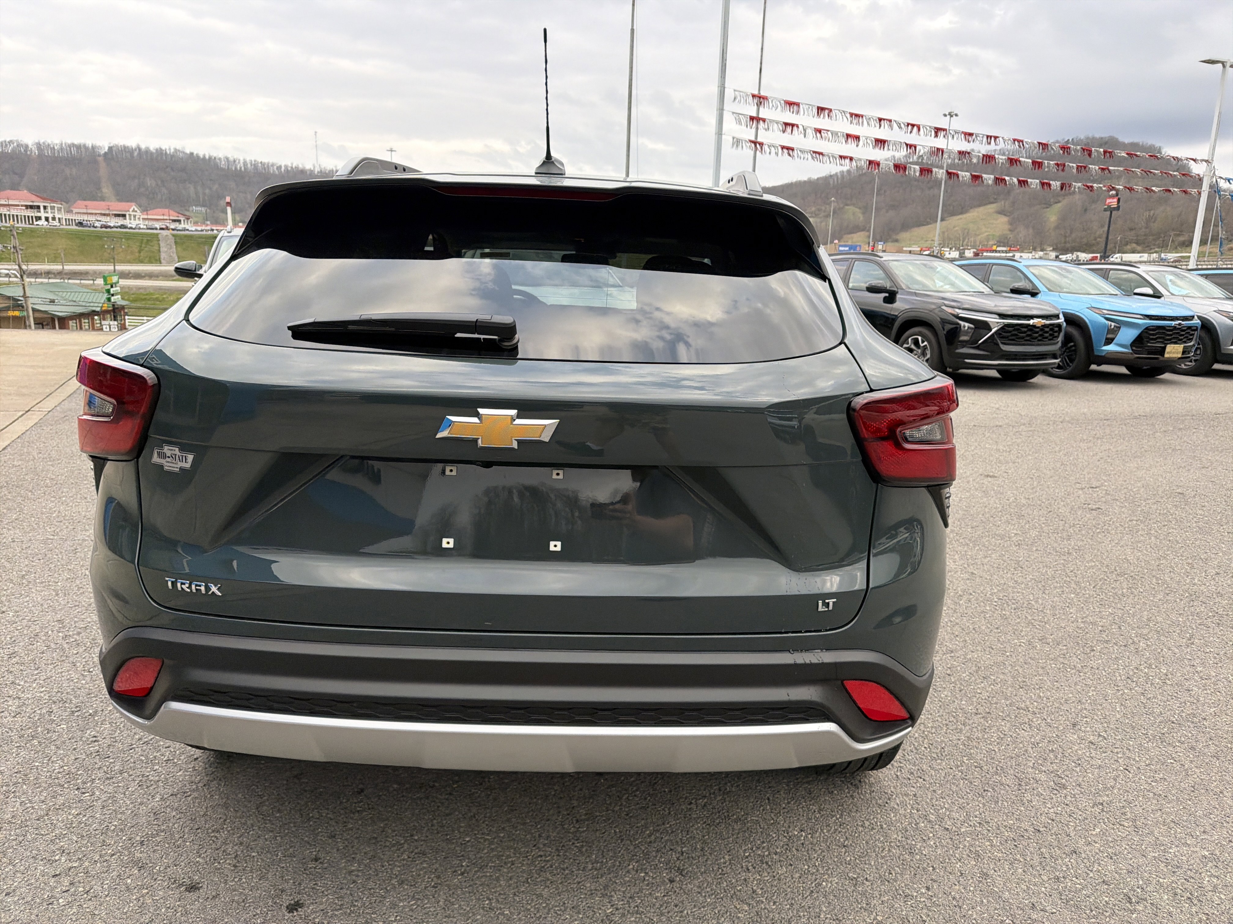 Used 2025 Chevrolet Trax LT w/ LT Convenience Package FWD image 5