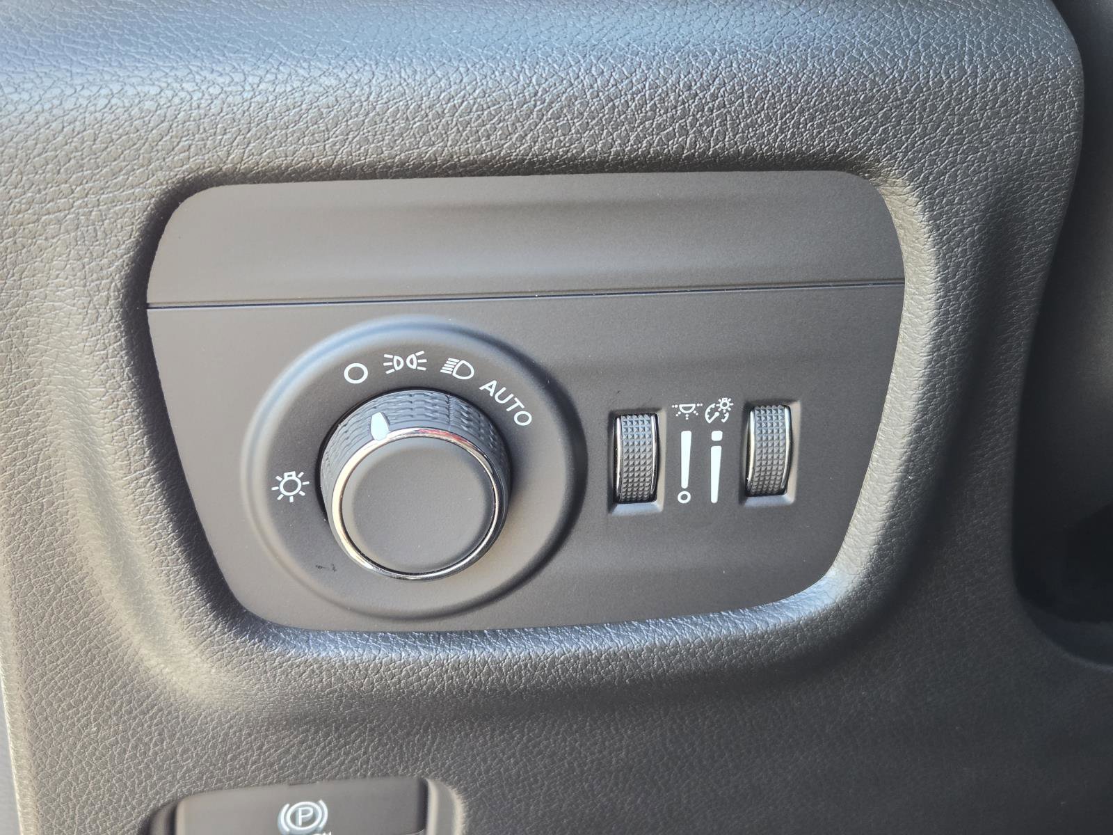 Used 2025 Jeep Grand Cherokee Laredo X image 18