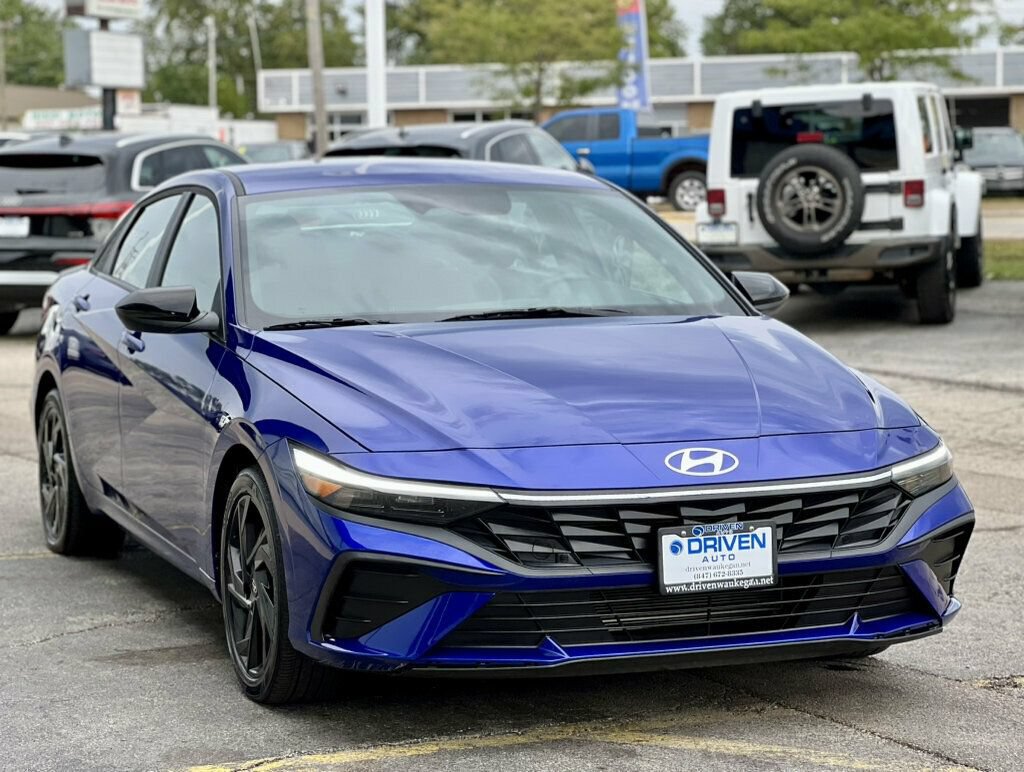 Used 2026 Hyundai Elantra Sport w/ Cargo Package FWD image 6