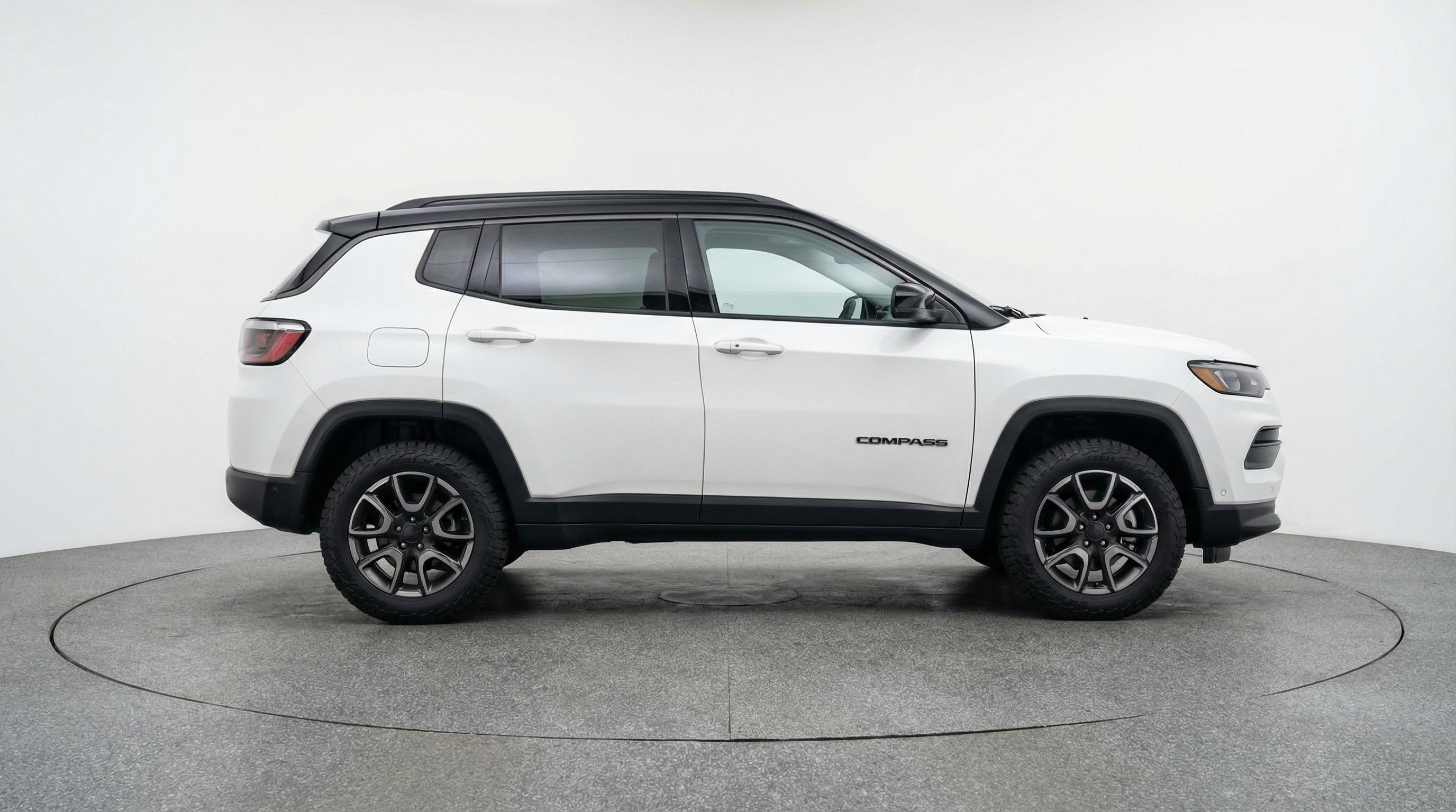 Used 2025 Jeep Compass Trailhawk AWD/4WD image 11