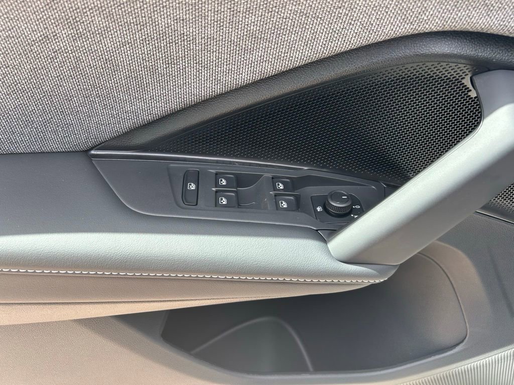 Used 2025 Volkswagen Tiguan S image 45