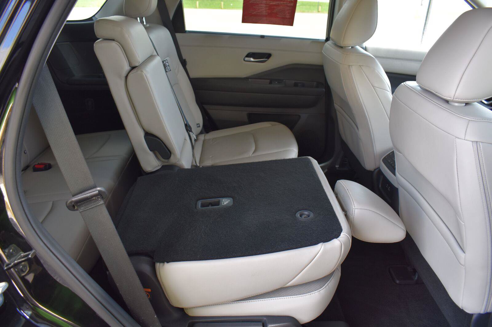 Used 2025 Nissan Pathfinder SL FWD image 68