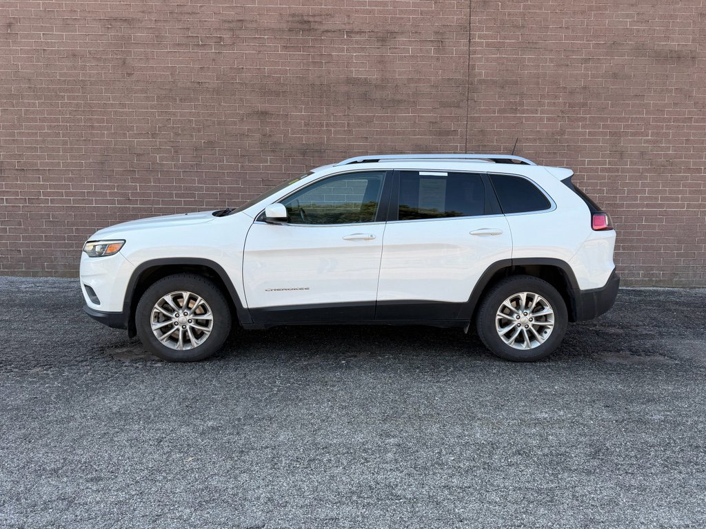 Used 2019 Jeep Cherokee Latitude w/ Cold Weather Group image 2