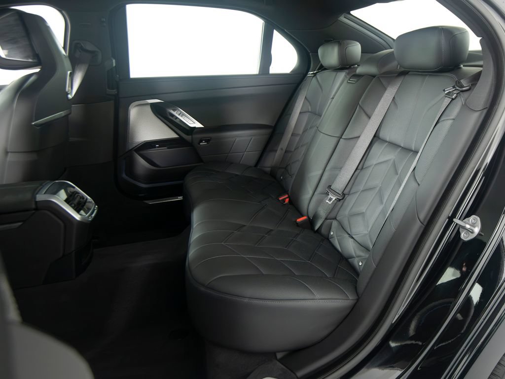 Used 2023 BMW 760i xDrive AWD/4WD image 43