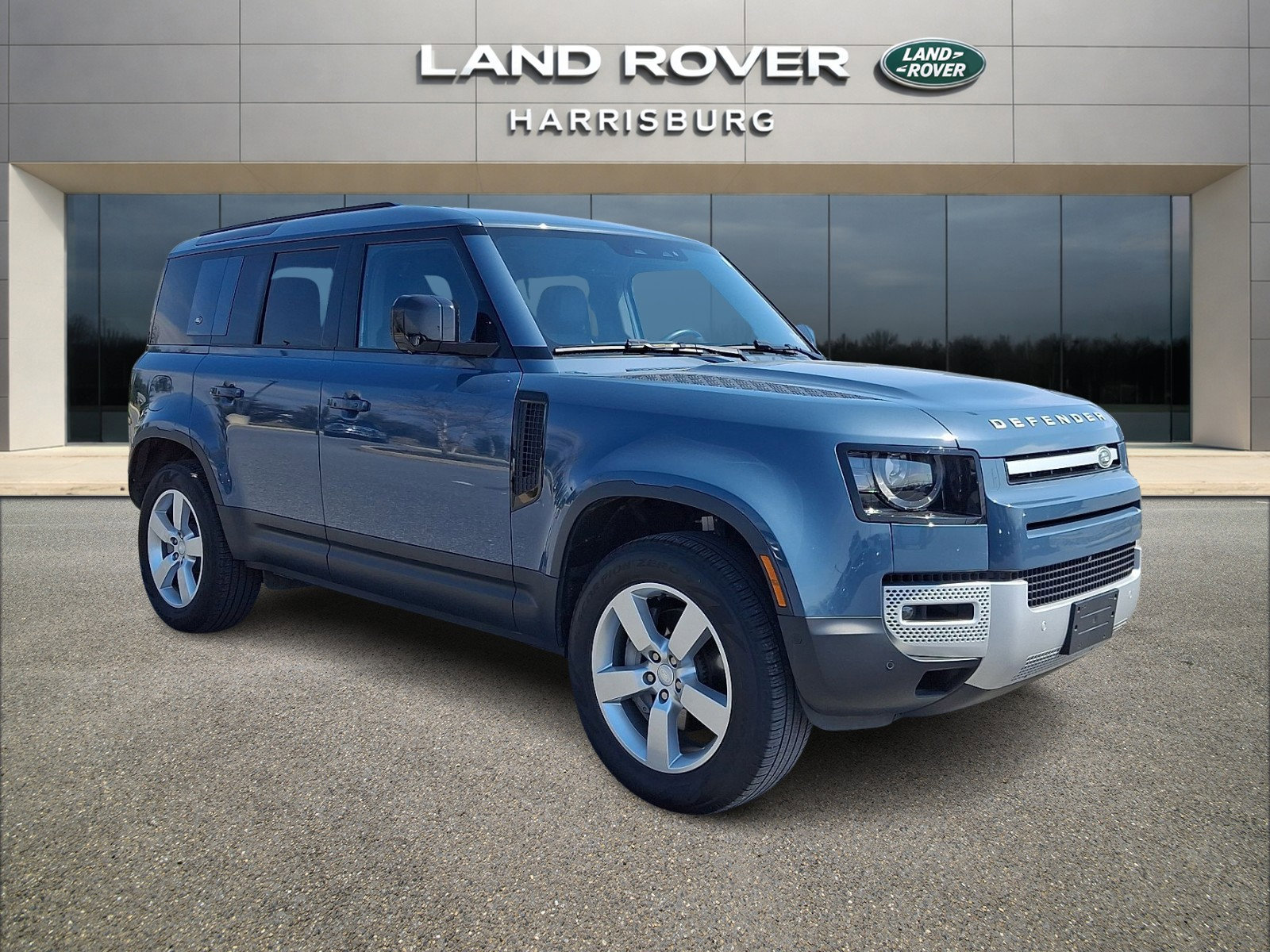 Used 2023 Land Rover Defender 110 SE image 5