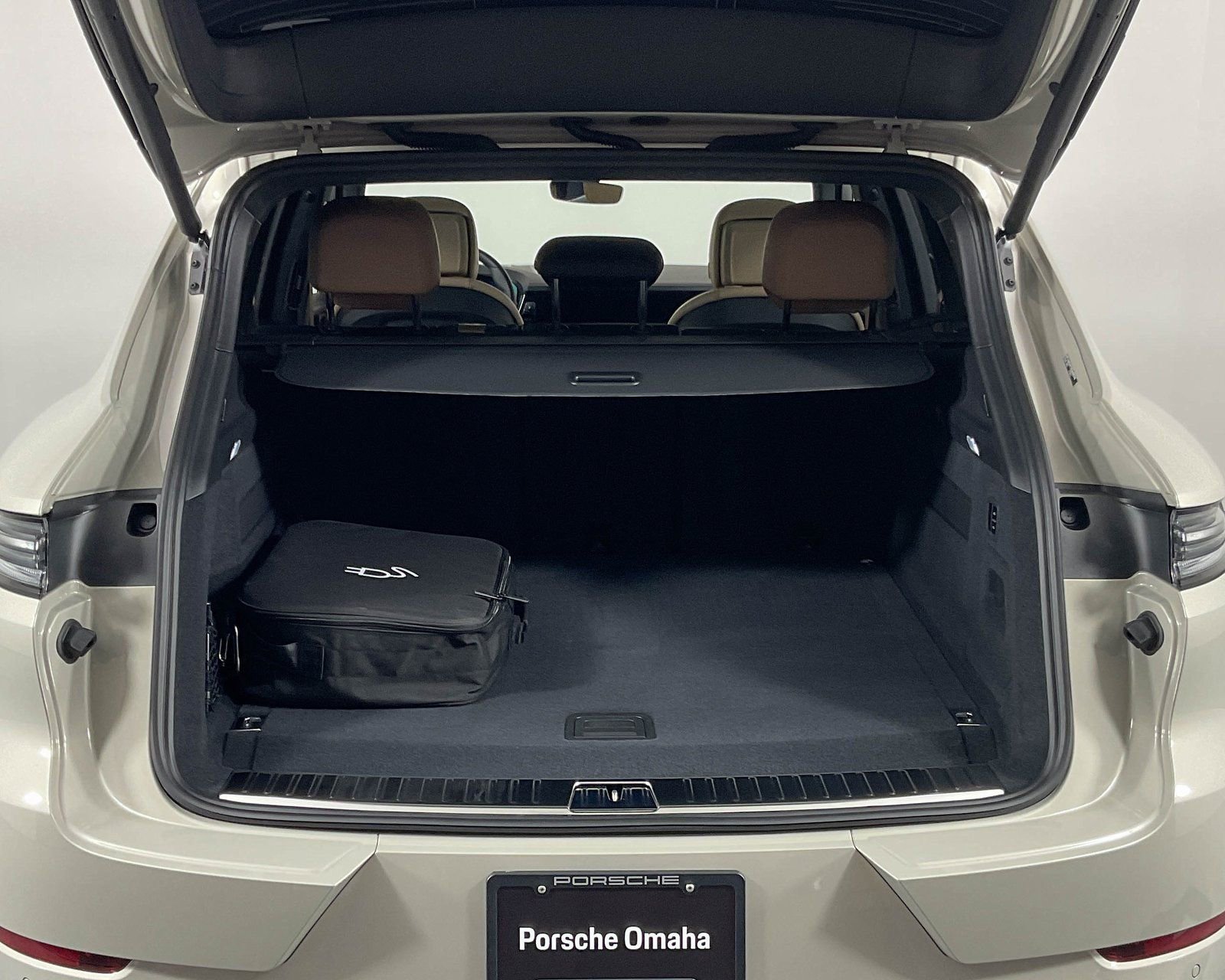 Certified 2024 Porsche Cayenne Turbo image 29