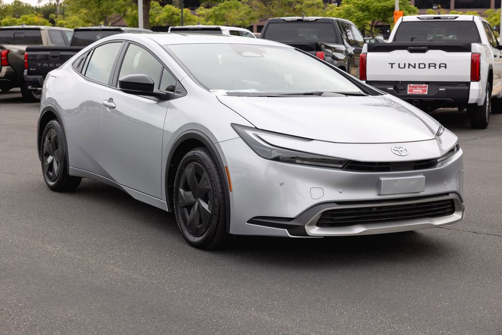 Used 2026 Toyota Prius Plug-In Hybrid image 3