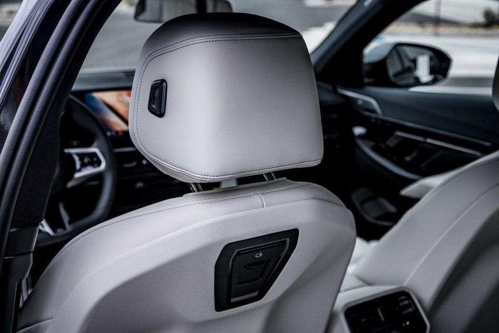 Used 2026 BMW 530i xDrive w/ M Sport Package image 21