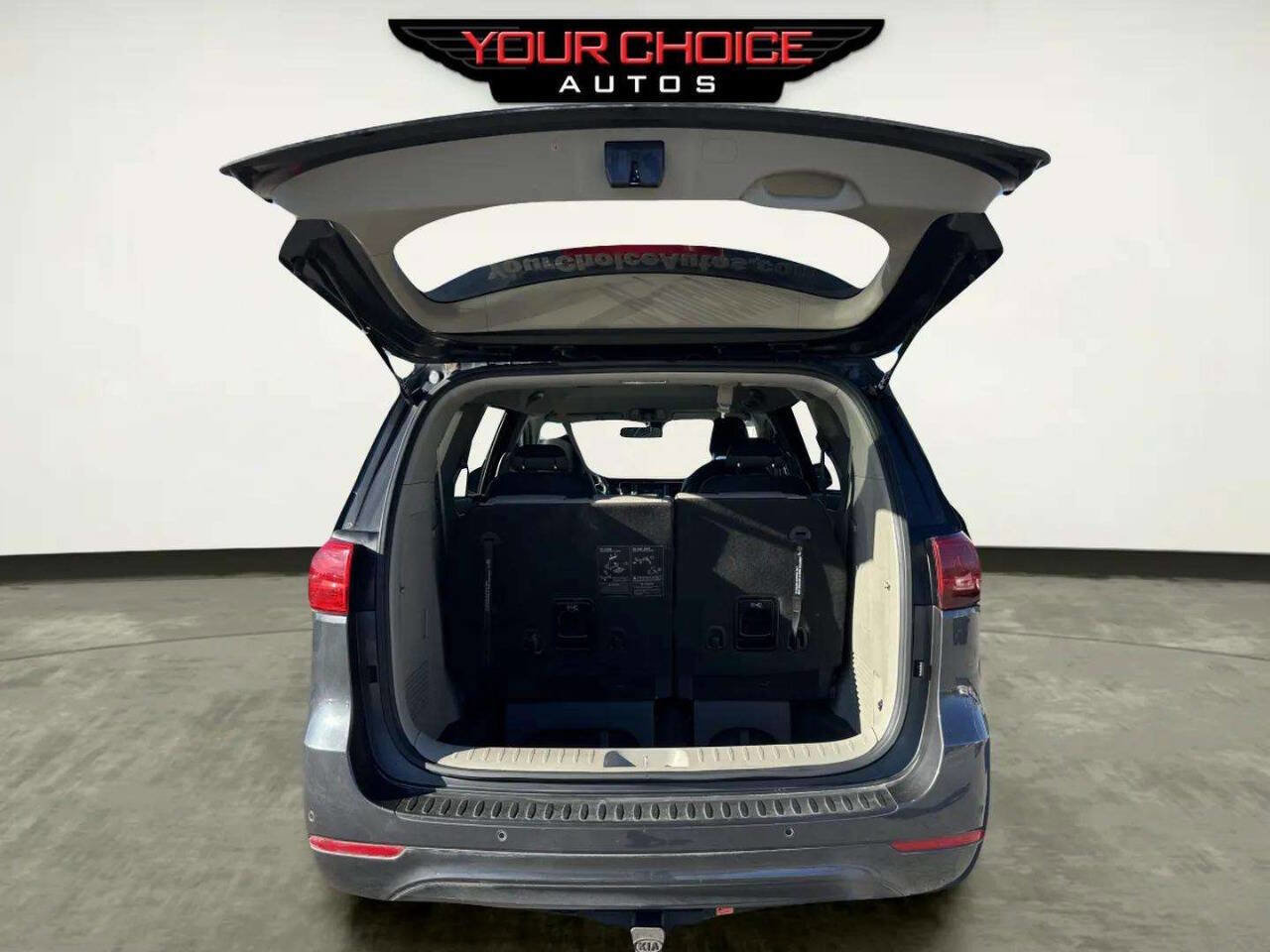 Used 2017 Kia Sedona LX w/ LX Essentials Premium Package image 9