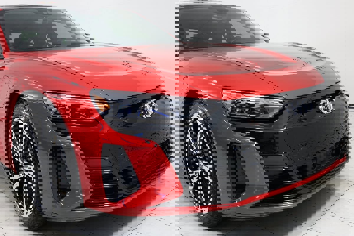 Used 2022 Audi e-tron GT Prestige image 36