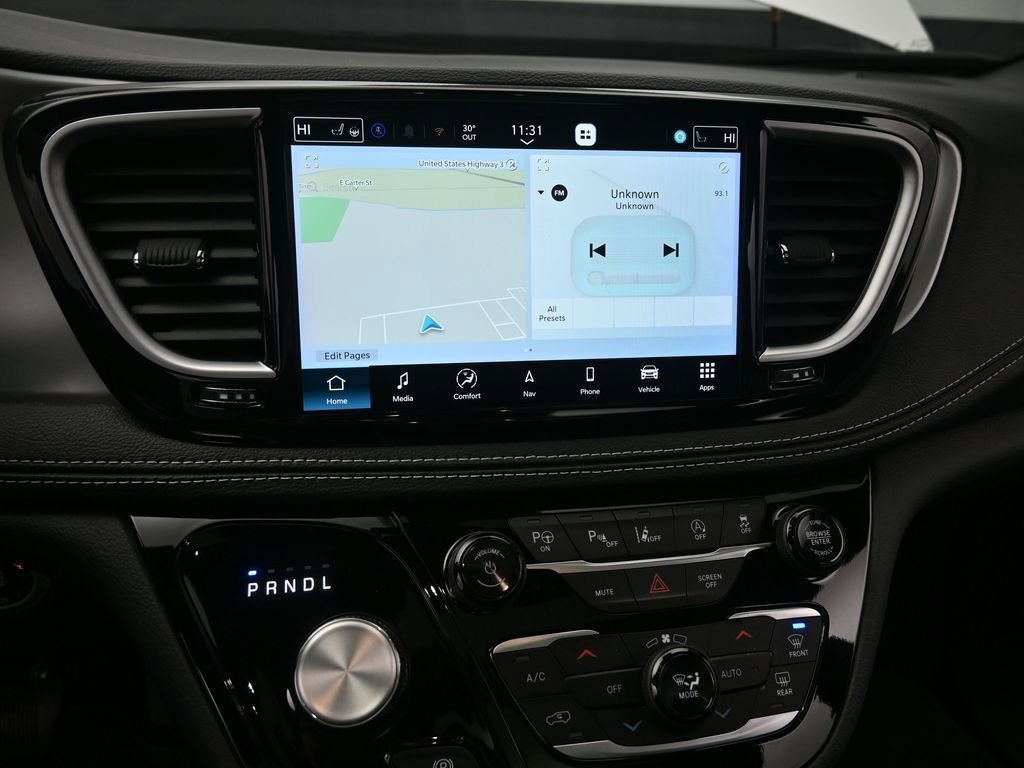 Used 2025 Chrysler Pacifica Limited image 32