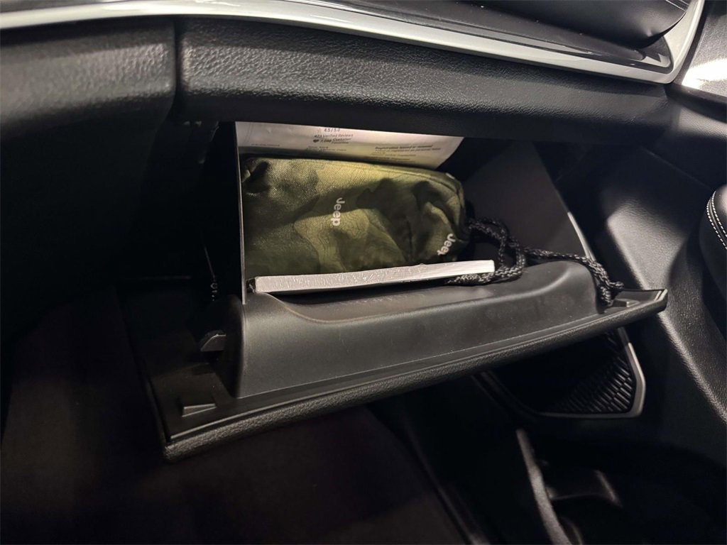 Used 2022 Jeep Grand Cherokee Altitude image 27