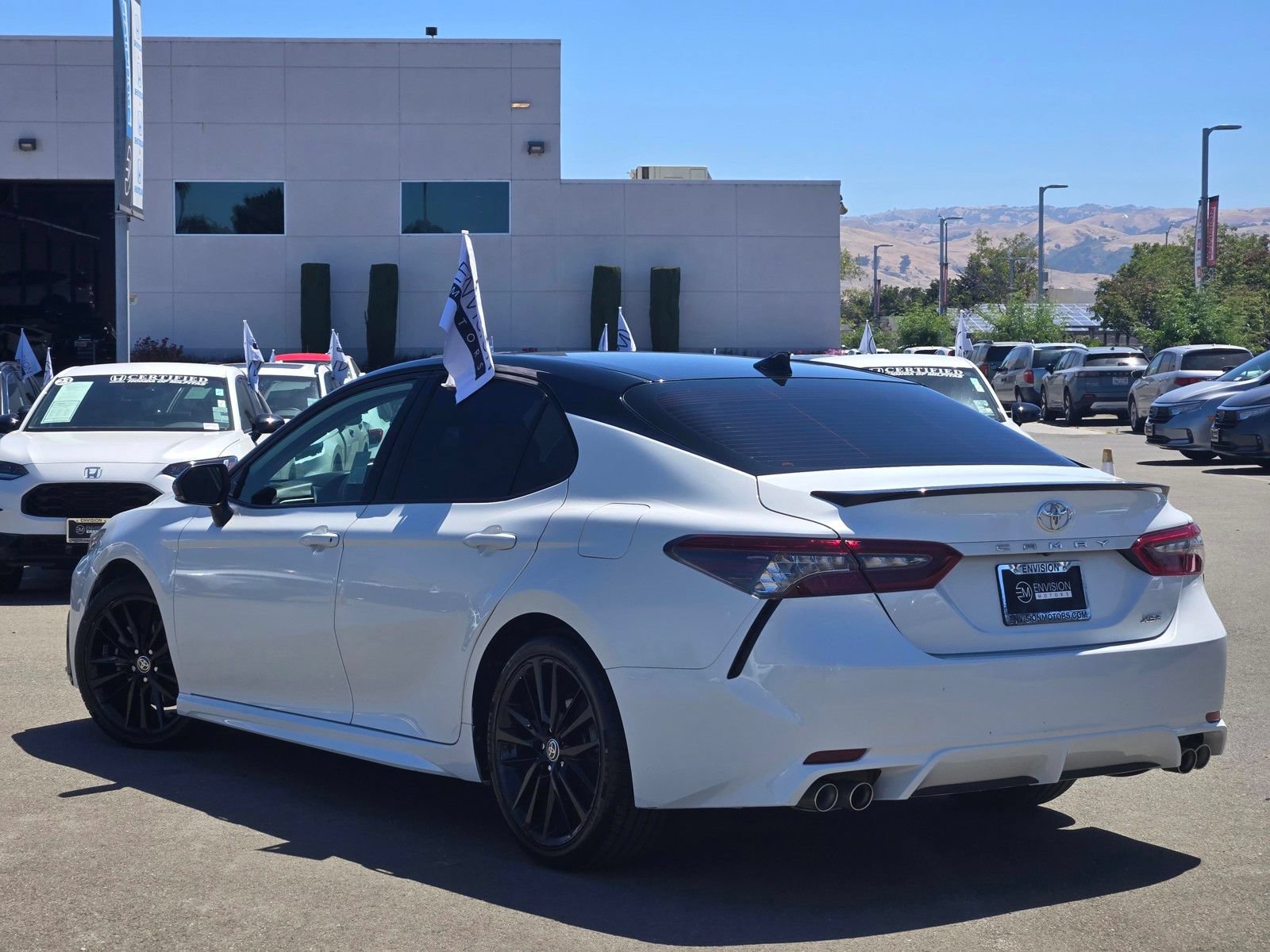 Used 2023 Toyota Camry XSE FWD image 5