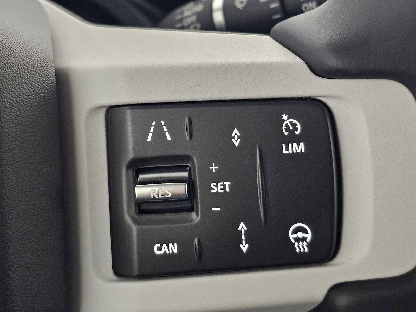 New 2025 Land Rover Defender 110 X-Dynamic SE image 23