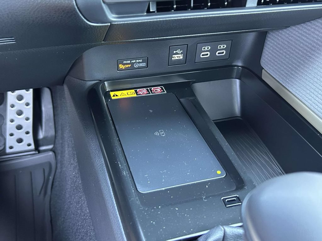 New 2026 Toyota Camry Hybrid FWD image 22