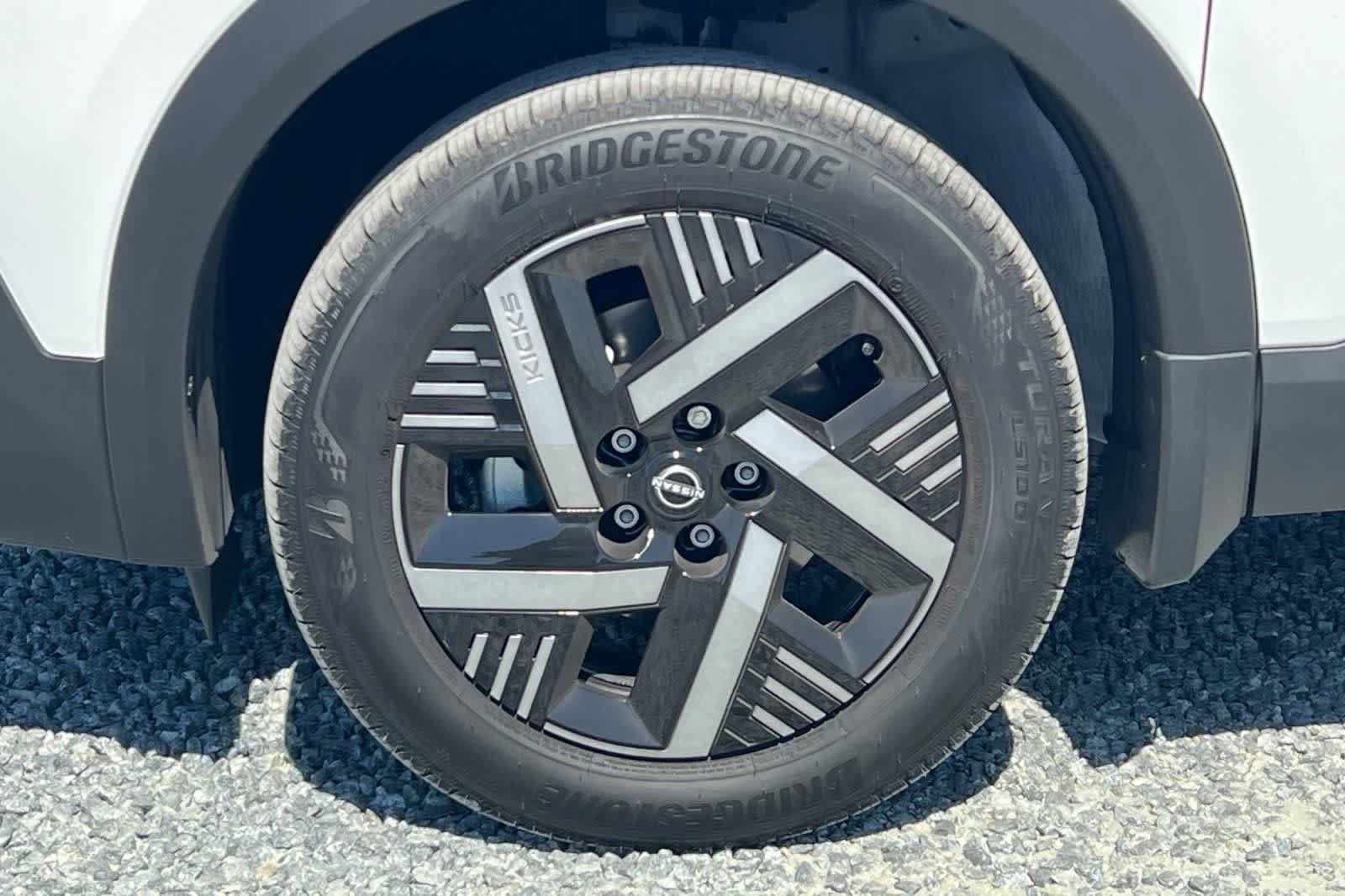 Used 2026 Nissan Kicks SV FWD image 34