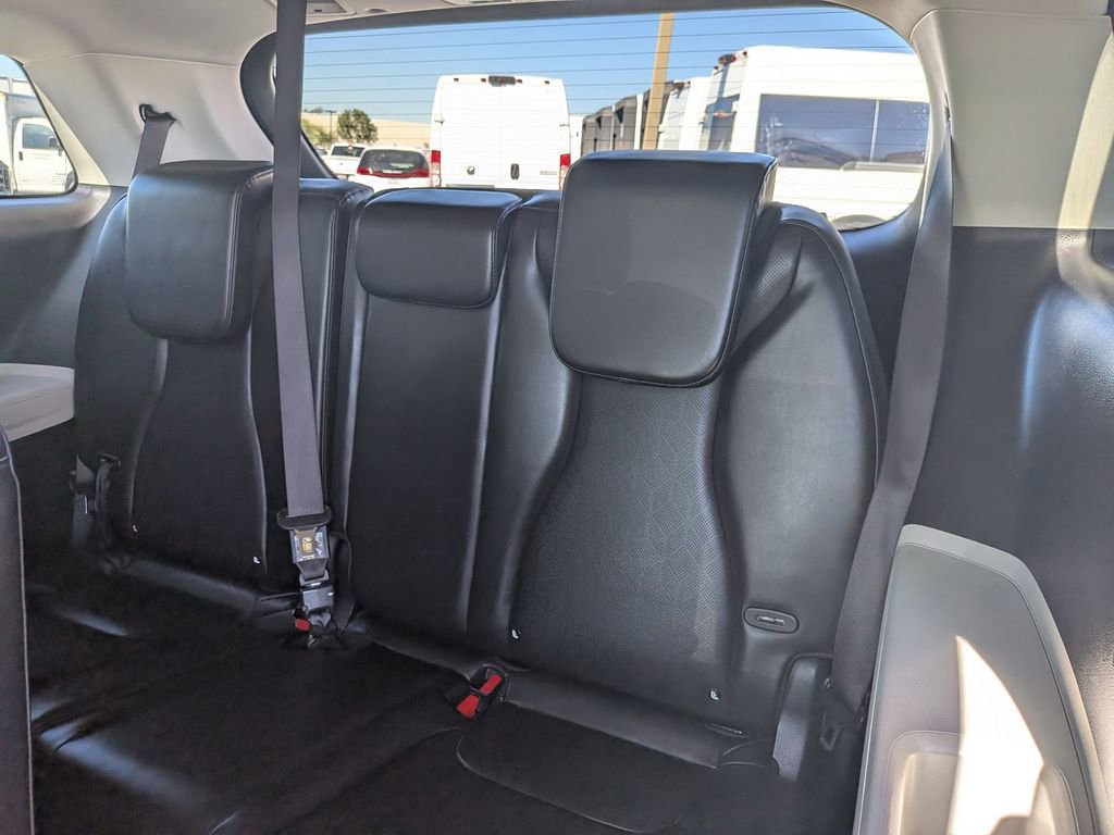 Used 2024 Kia Carnival LX image 26