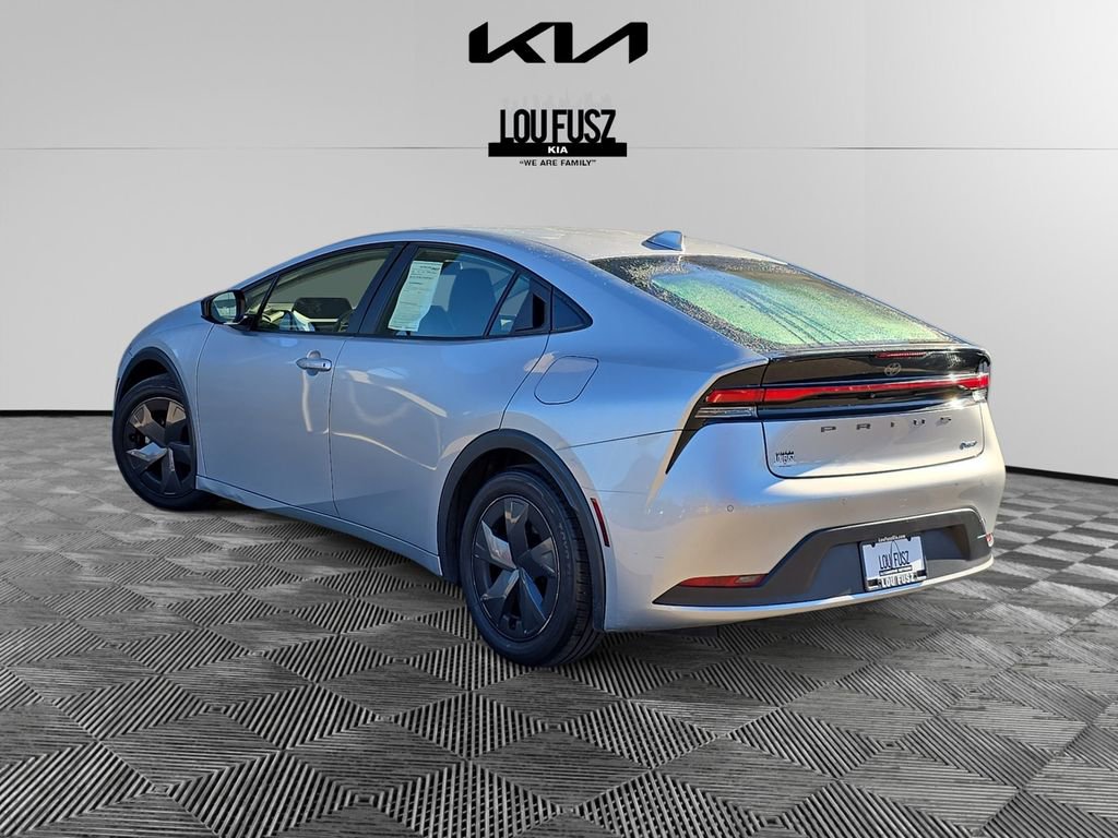 Used 2023 Toyota Prius LE image 4