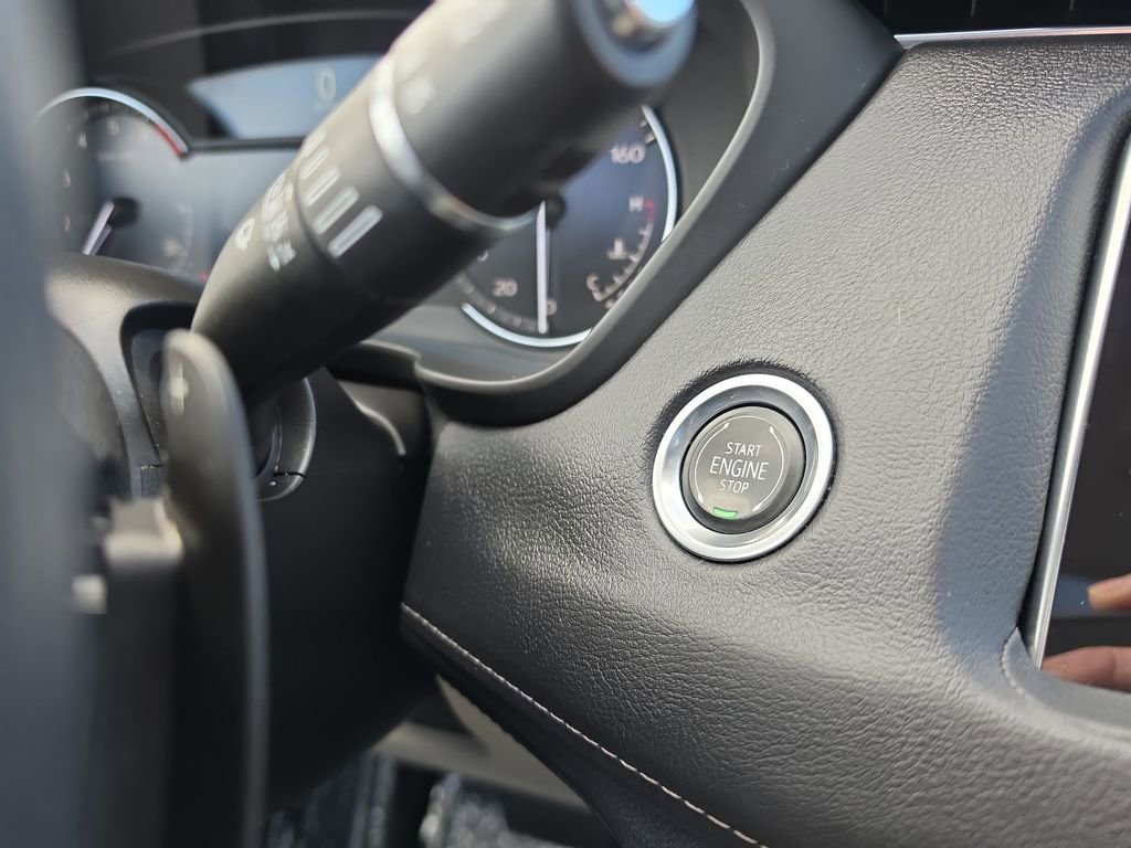 Certified 2021 Cadillac XT4 Luxury w/ Cold Weather Package image 18