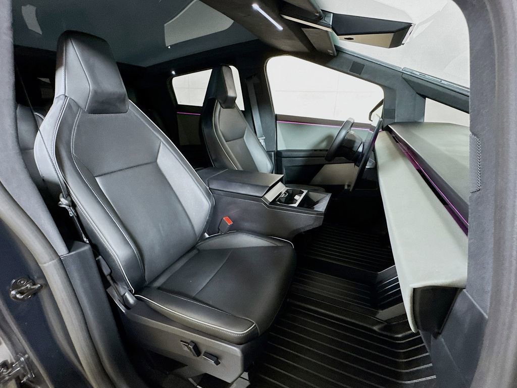 Used 2024 Tesla Cybertruck AWD Crew Cab image 26