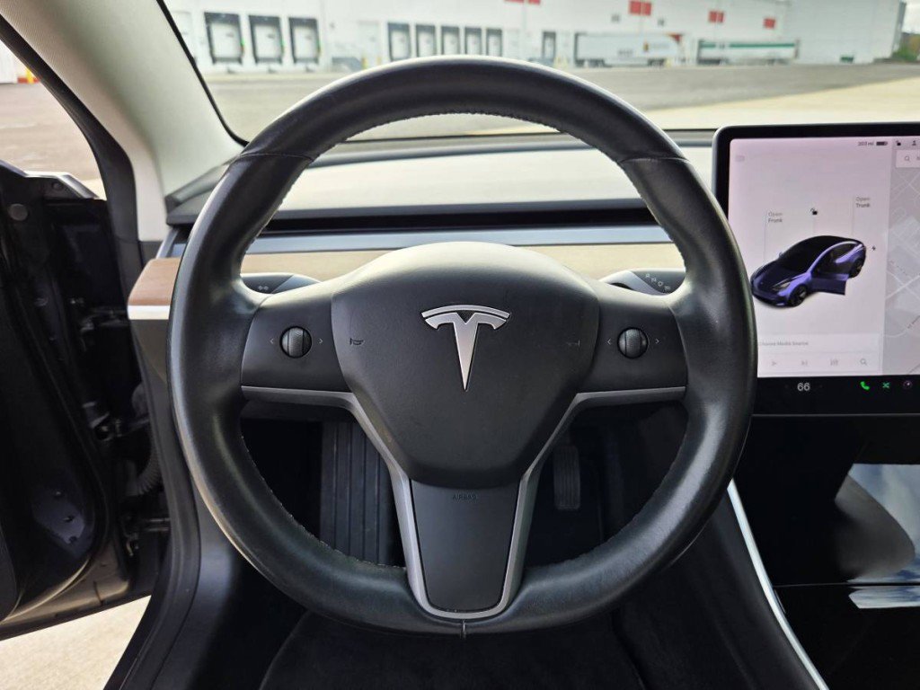 Used 2018 Tesla Model 3 Long Range image 18
