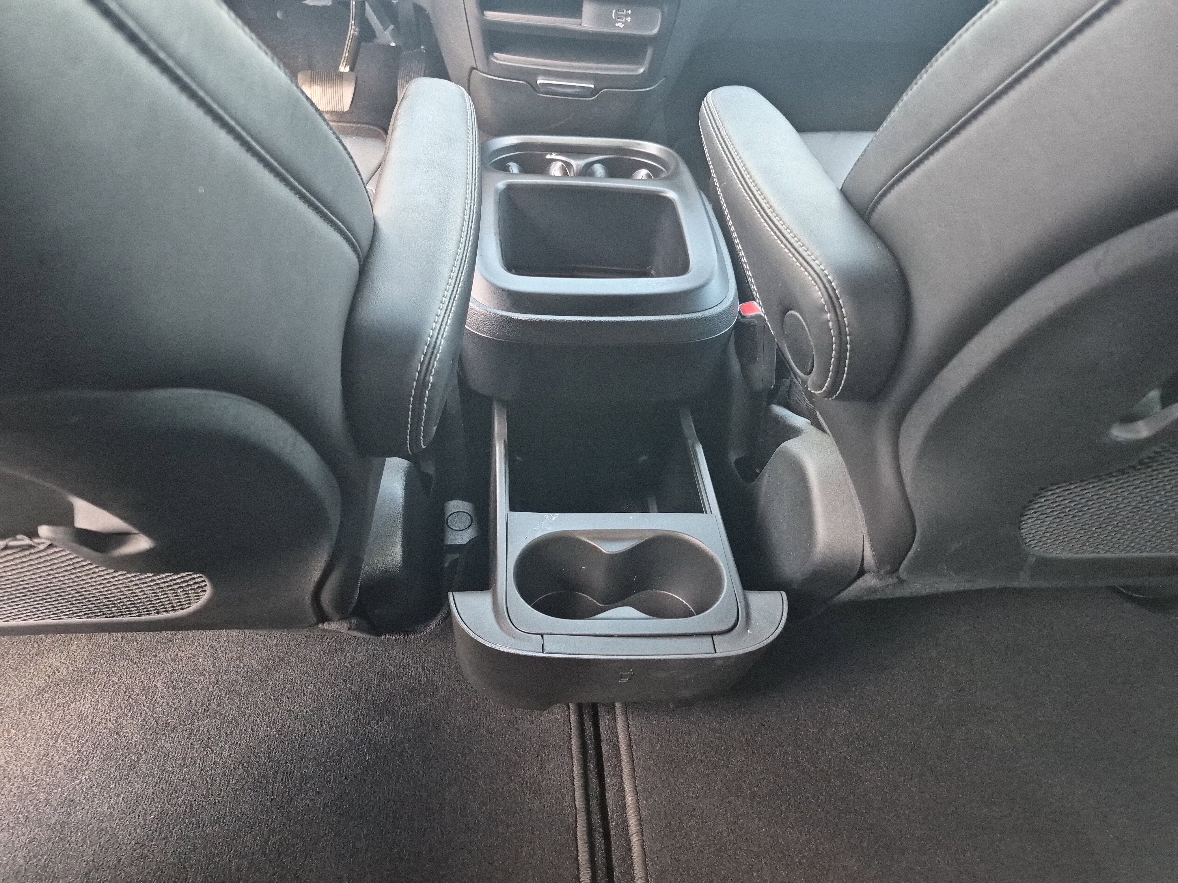 Used 2026 Chrysler Pacifica Select image 18