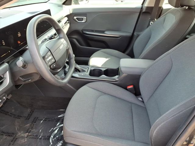 Used 2025 Kia K4 LXS image 12