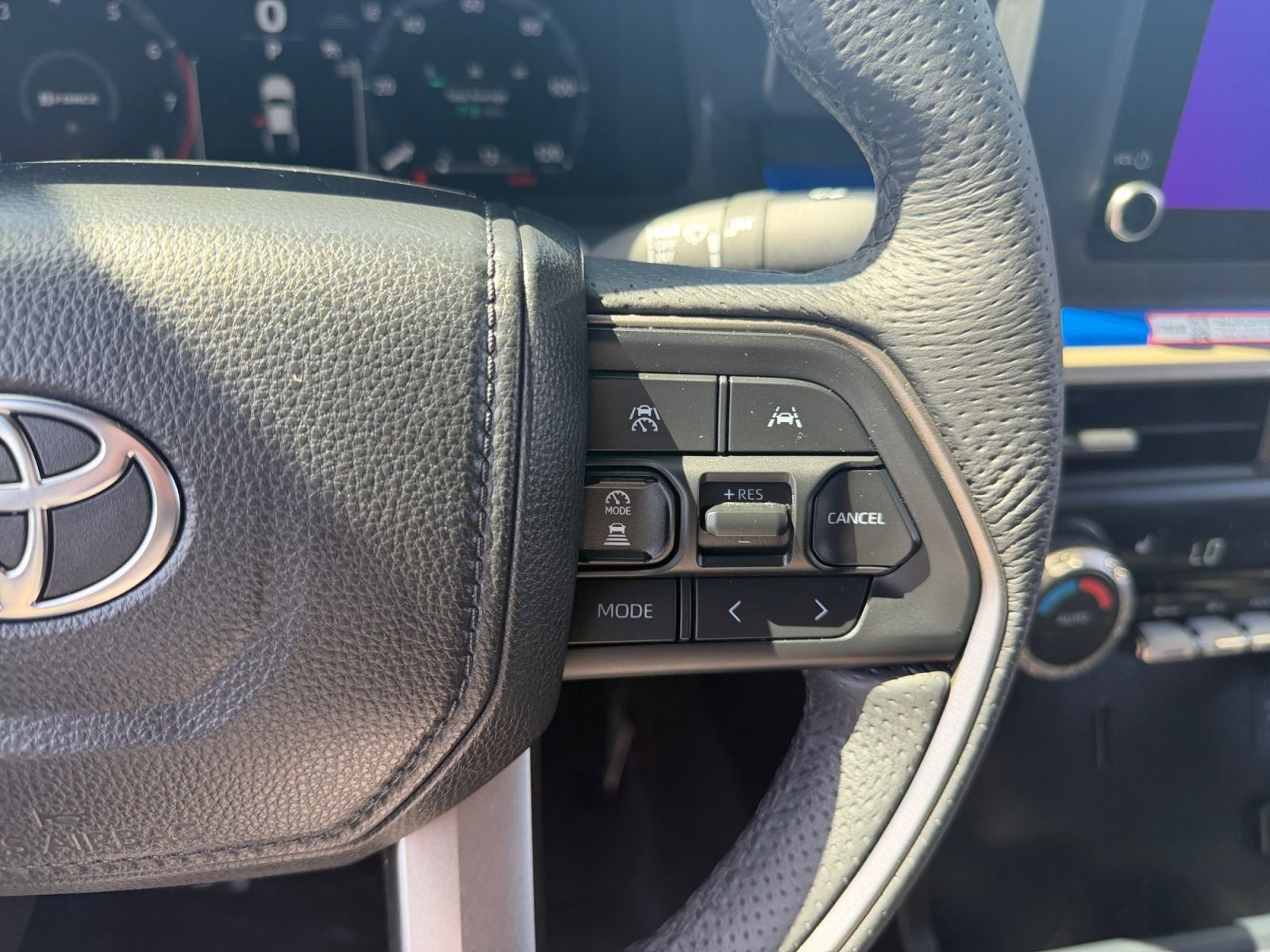 Certified 2025 Toyota Tacoma TRD Off-Road AWD/4WD image 21
