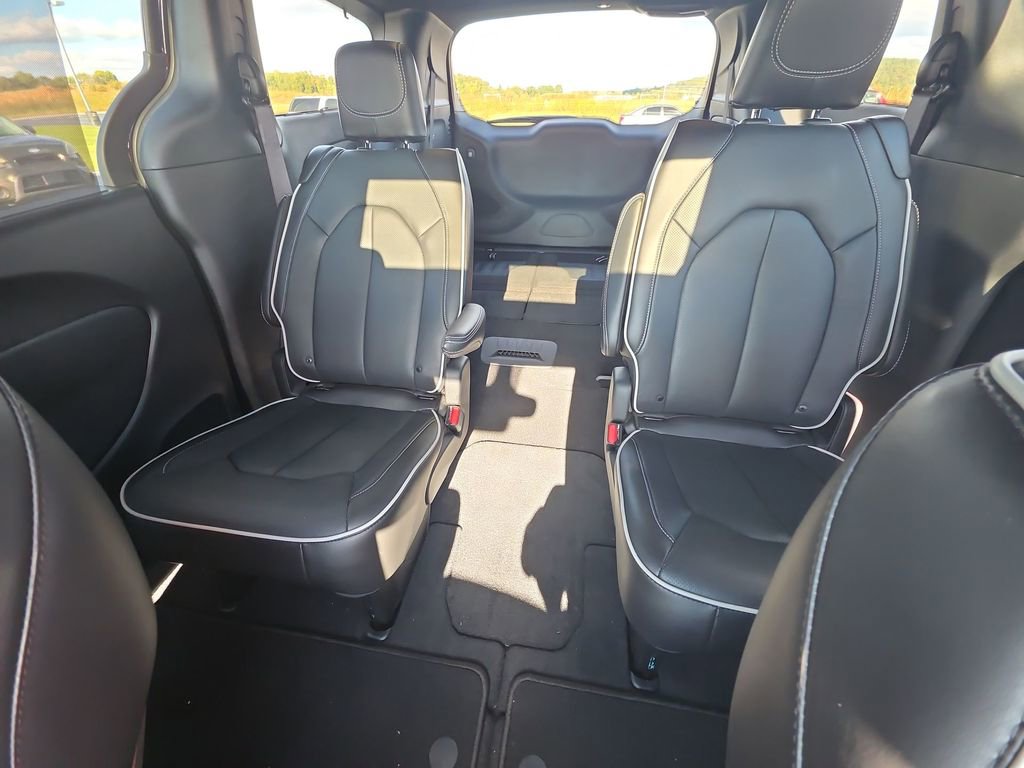 Used 2024 Chrysler Pacifica Limited w/ S Appearance Package image 23