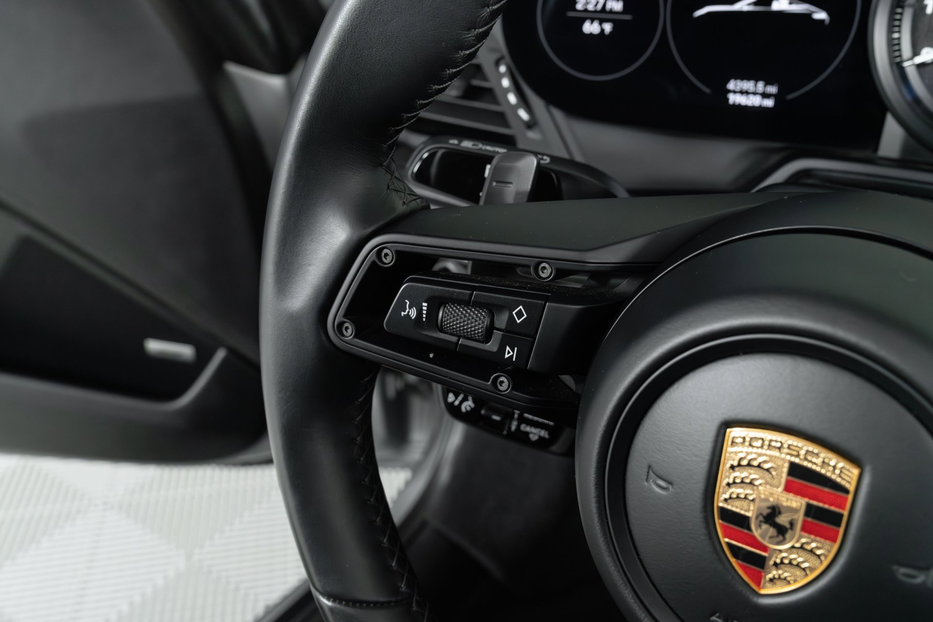 Used 2024 Porsche 911 Targa 4 GTS image 25