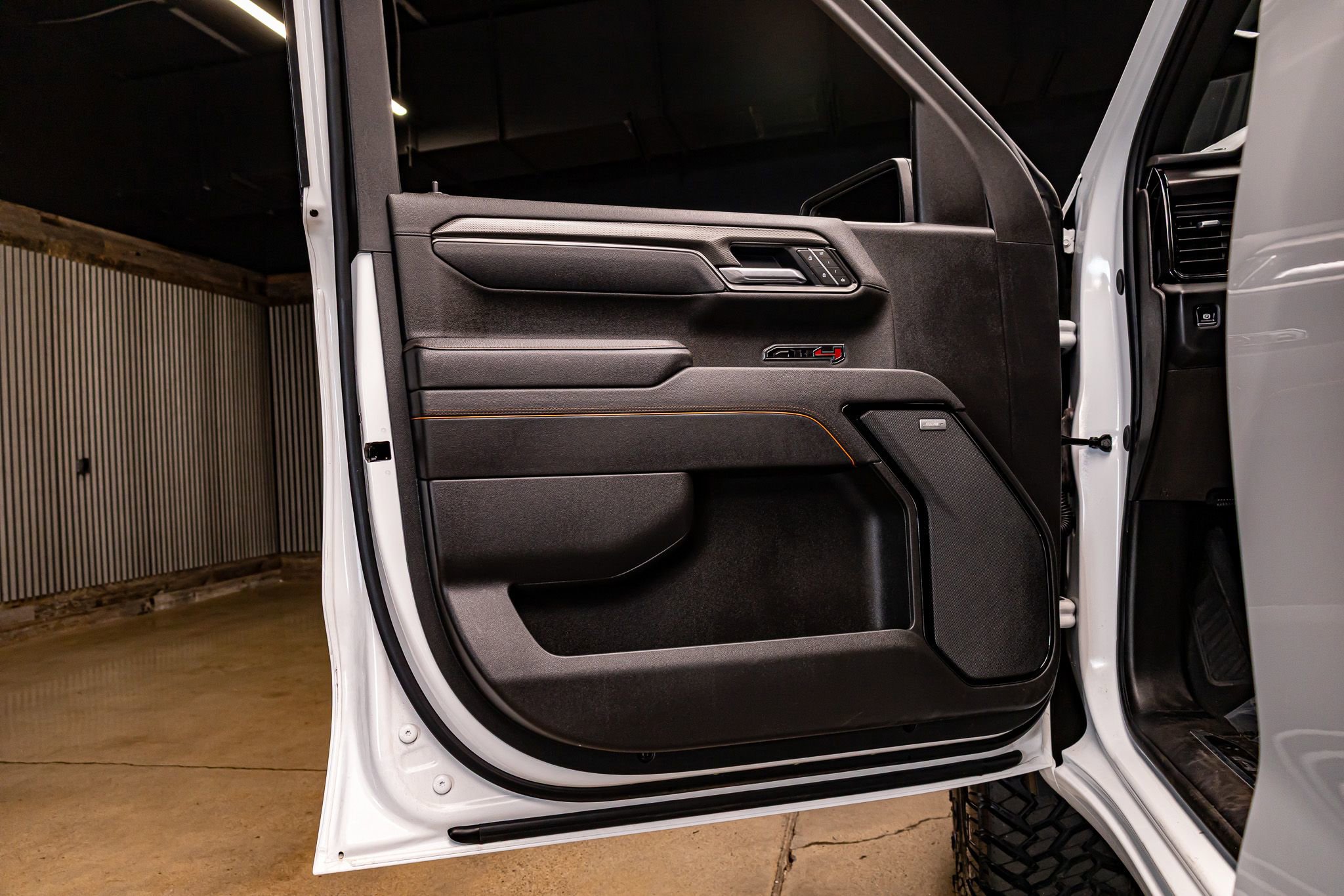 Used 2025 GMC Sierra 1500 AT4 w/ Technology Package image 32