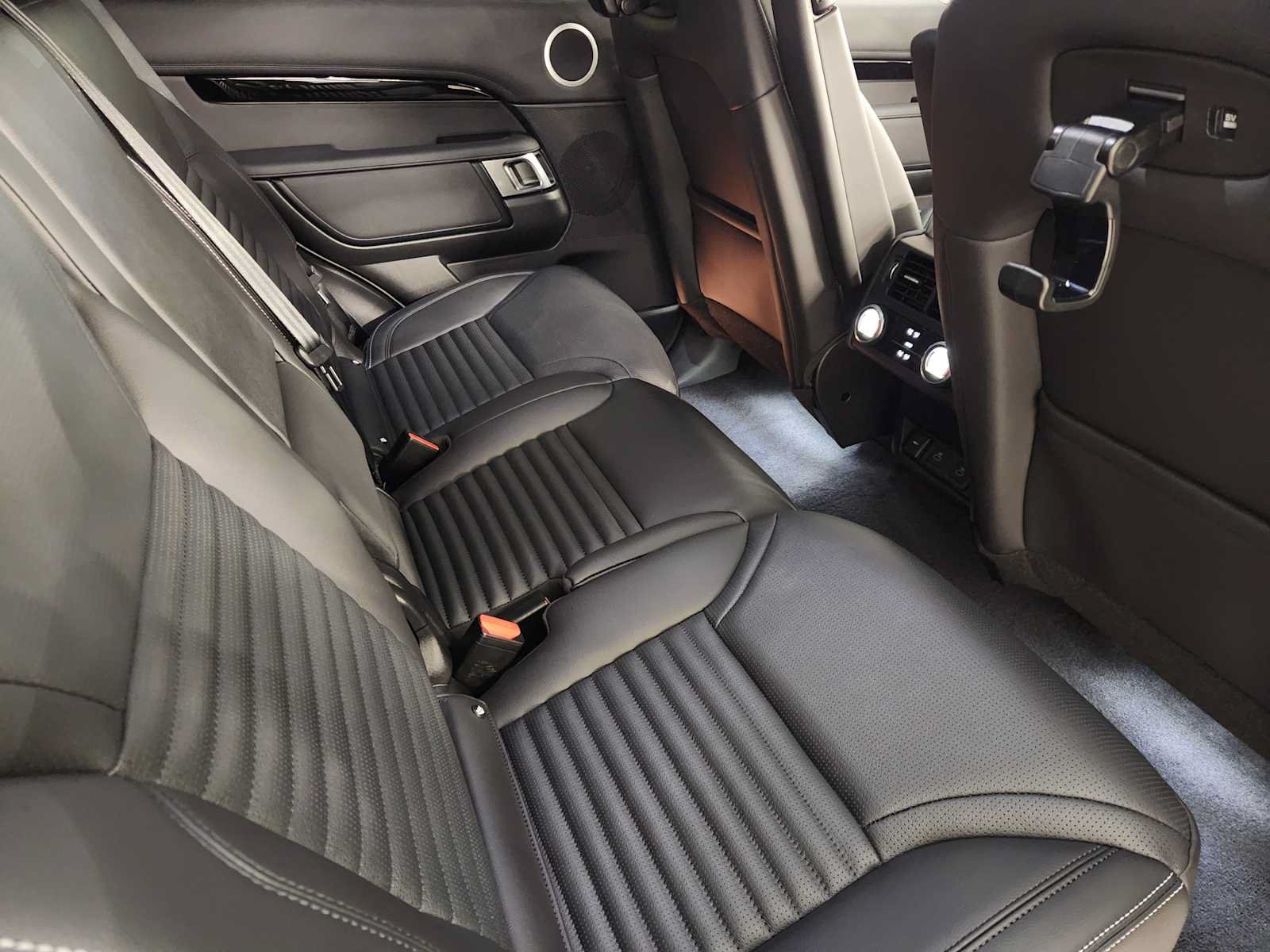 Used 2026 Land Rover Discovery S AWD/4WD image 29