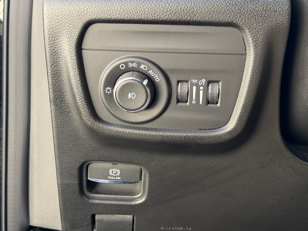 Certified 2025 Jeep Grand Cherokee Summit w/ Adv Protech Group IV image 29