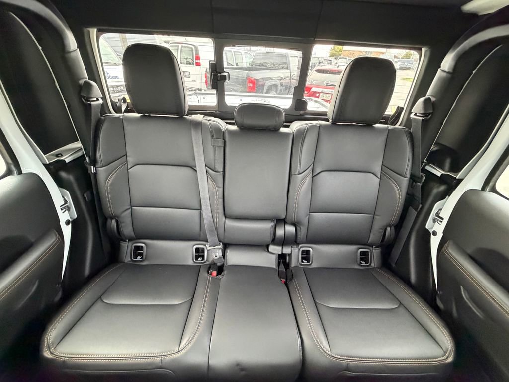 New 2026 Jeep Gladiator Sahara image 14