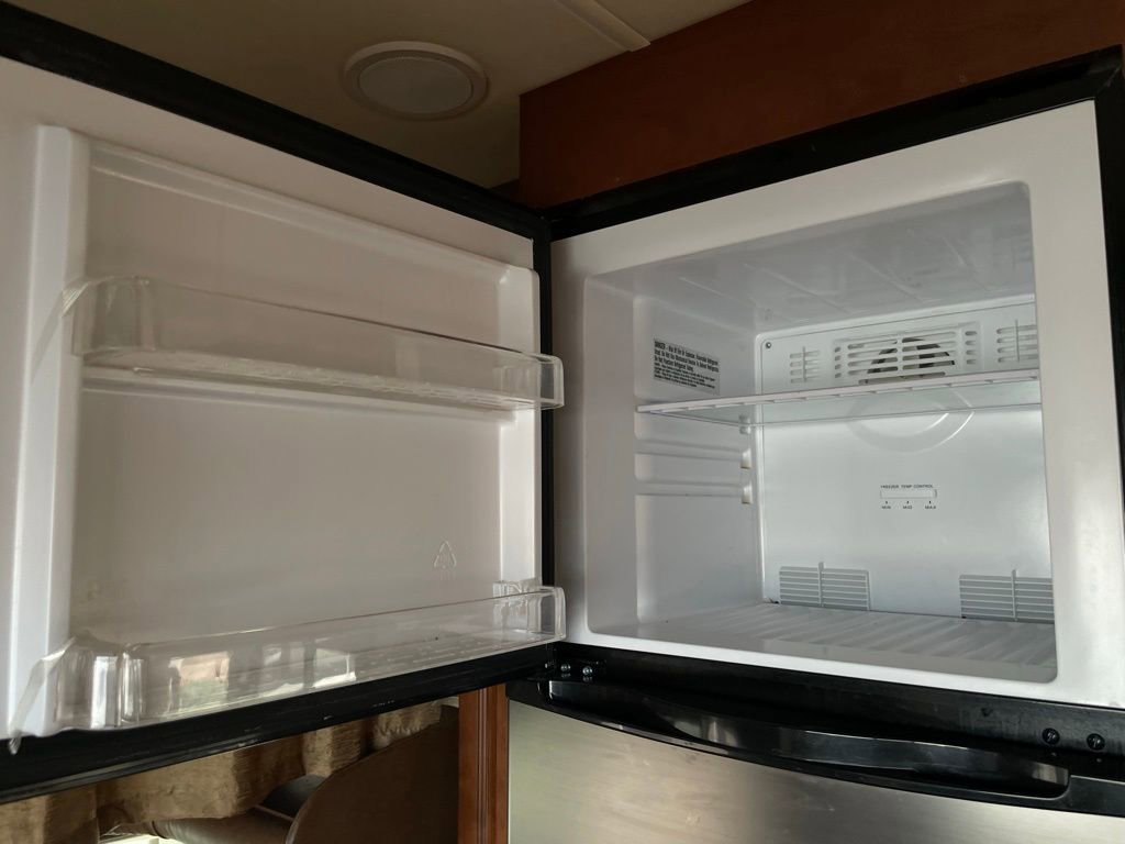 Used 2013 Ford E-450 and Econoline 450 Super Duty w/ Motorhome Prep Pkg RWD image 75