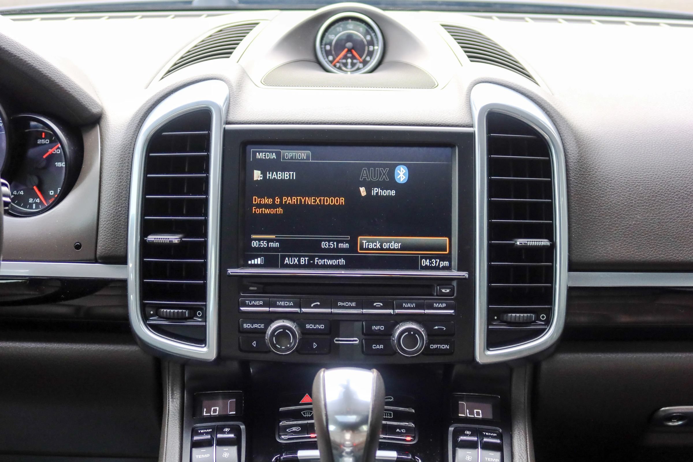 Used 2016 Porsche Cayenne w/ Premium Package AWD/4WD image 17