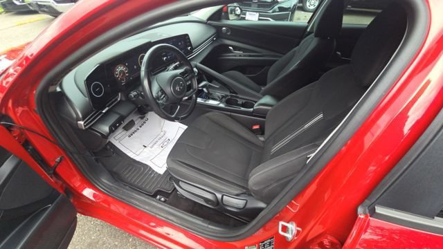 Used 2021 Hyundai Elantra SEL w/ Convenience Package FWD image 3