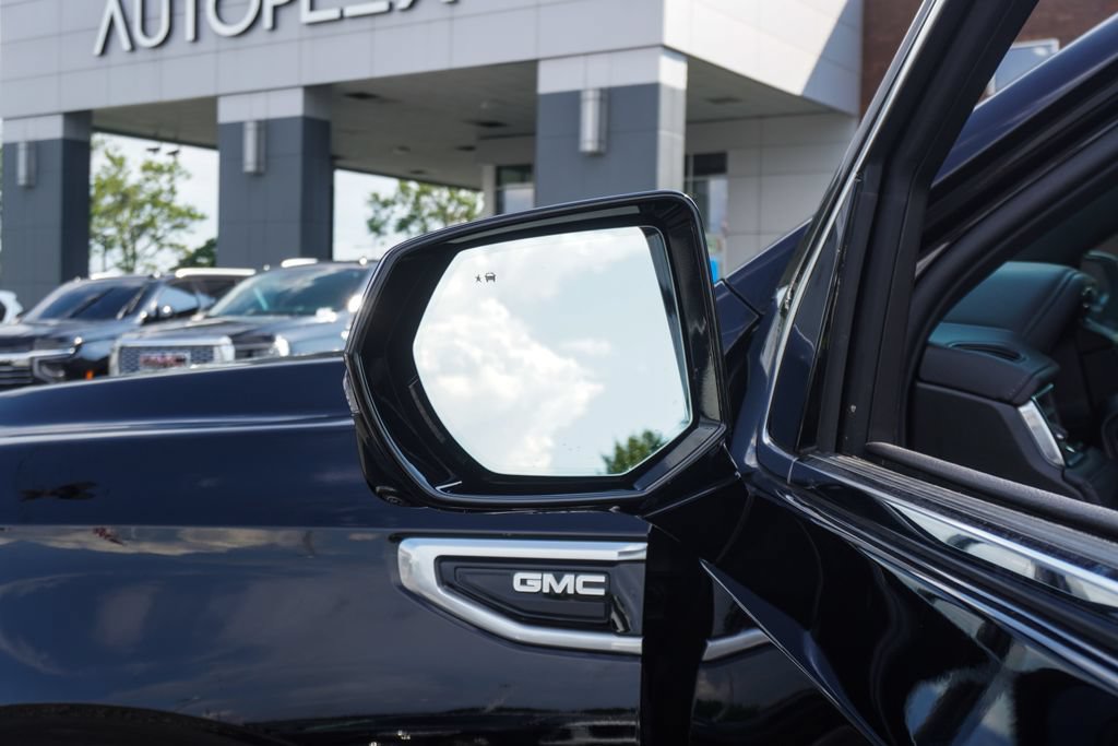 Used 2024 GMC Yukon XL Denali RWD image 35